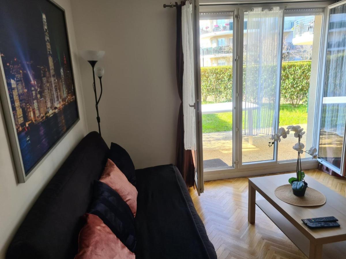 Appartement Avec Rez De Jardin A Disneyland Montévrain Eksteriør billede