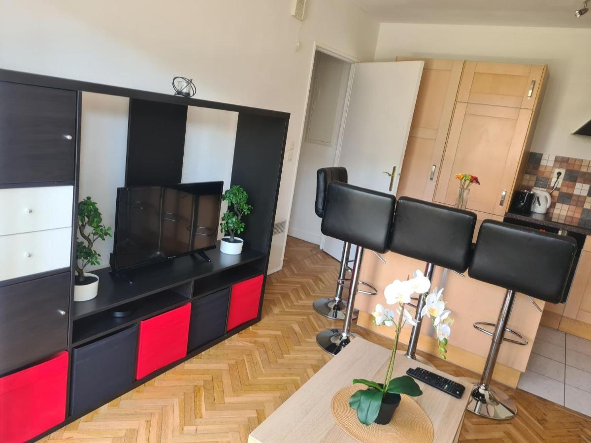 Appartement Avec Rez De Jardin A Disneyland Montévrain Eksteriør billede