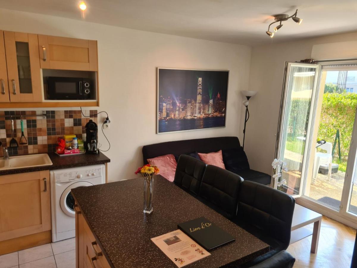 Appartement Avec Rez De Jardin A Disneyland Montévrain Eksteriør billede