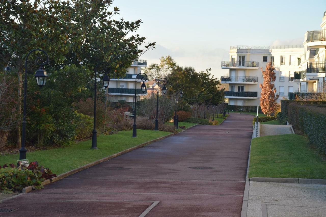 Appartement Avec Rez De Jardin A Disneyland Montévrain Eksteriør billede