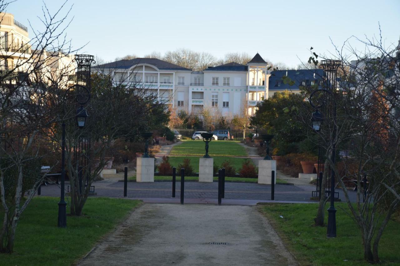 Appartement Avec Rez De Jardin A Disneyland Montévrain Eksteriør billede
