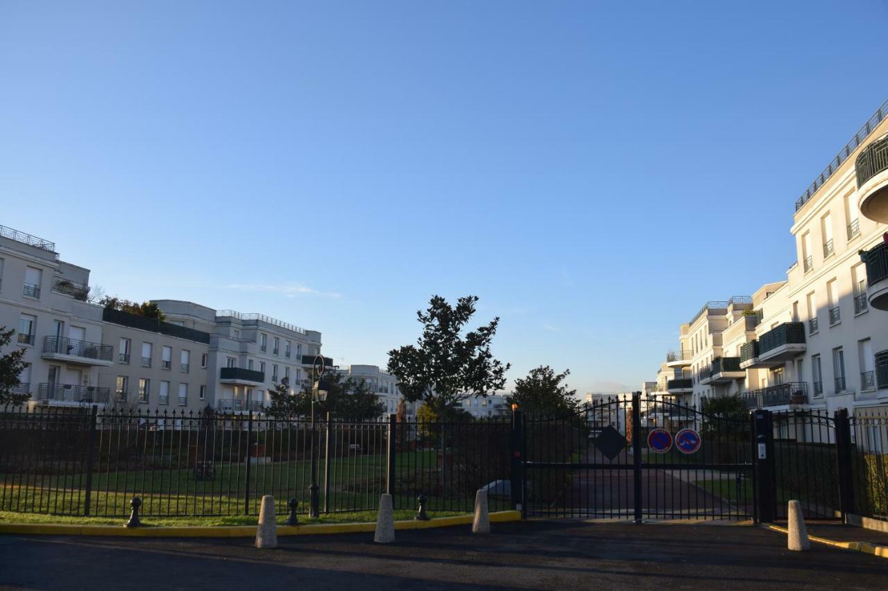 Appartement Avec Rez De Jardin A Disneyland Montévrain Eksteriør billede