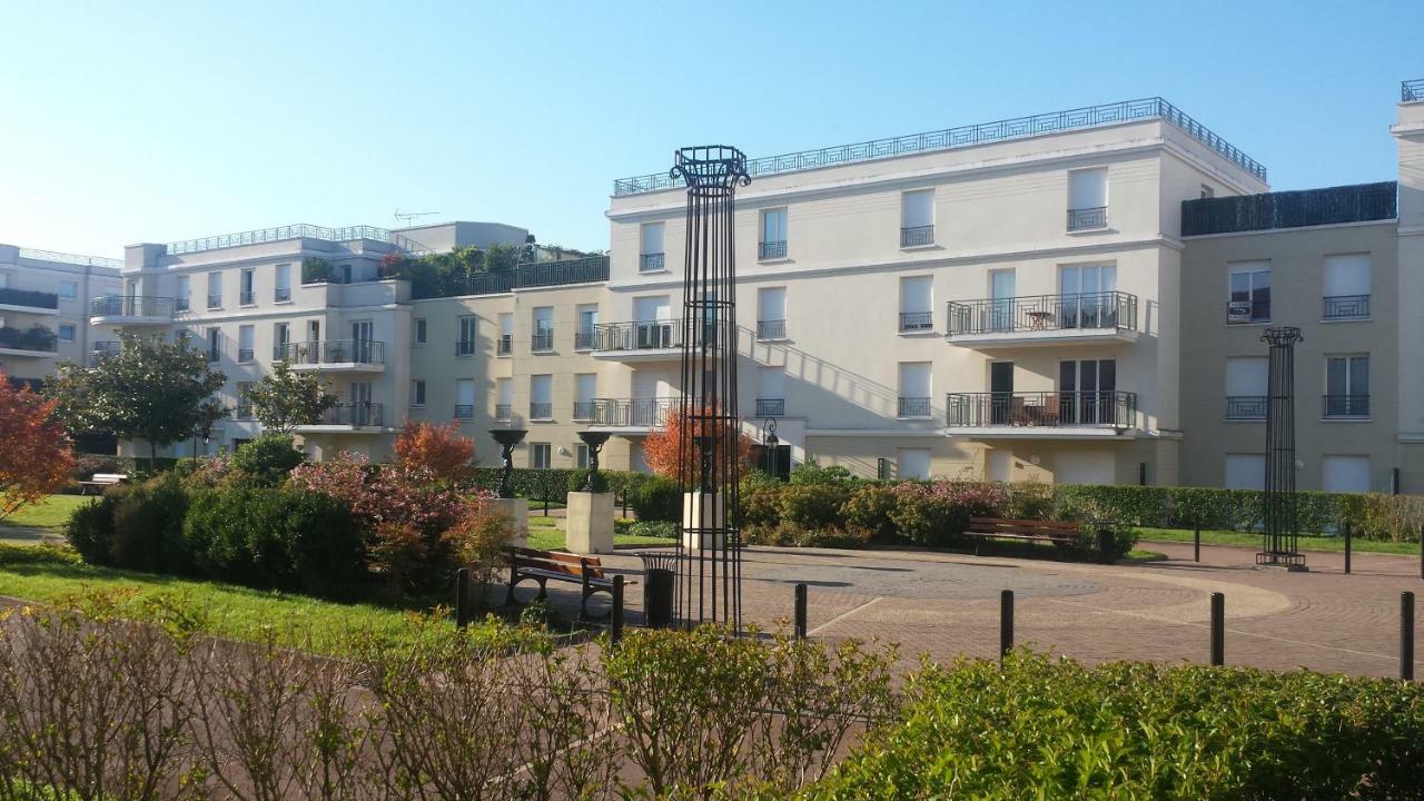 Appartement Avec Rez De Jardin A Disneyland Montévrain Eksteriør billede