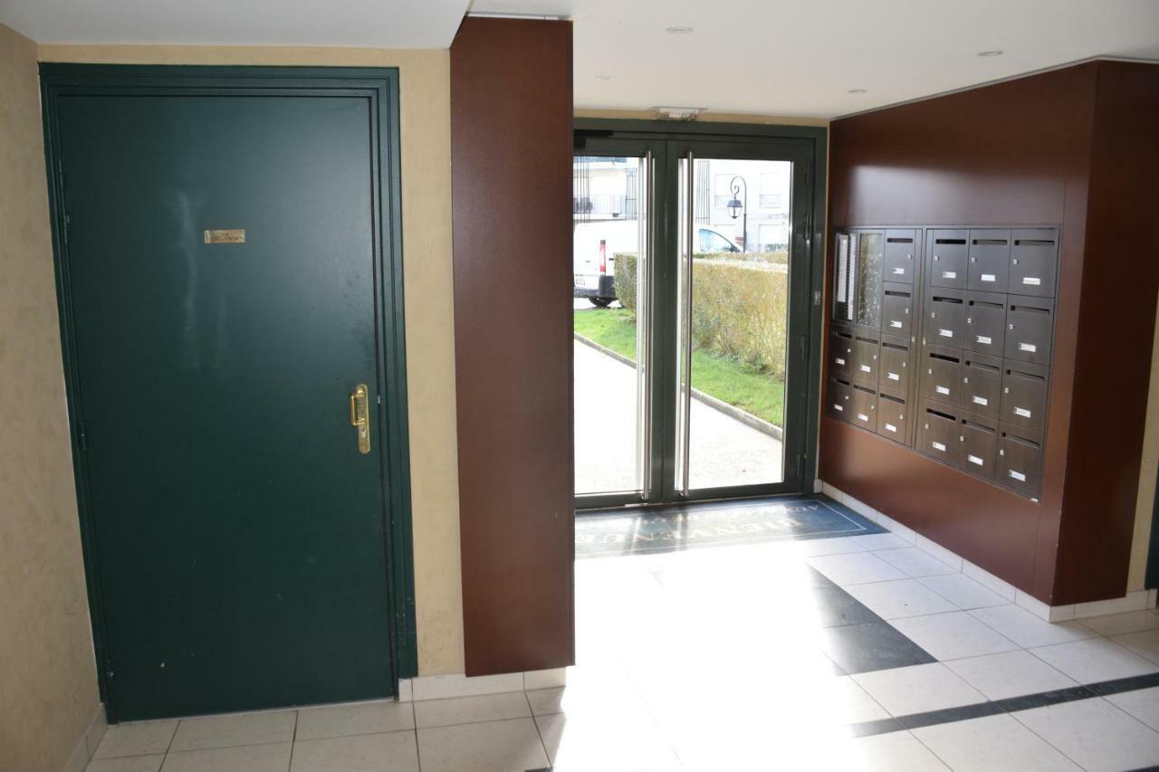 Appartement Avec Rez De Jardin A Disneyland Montévrain Eksteriør billede