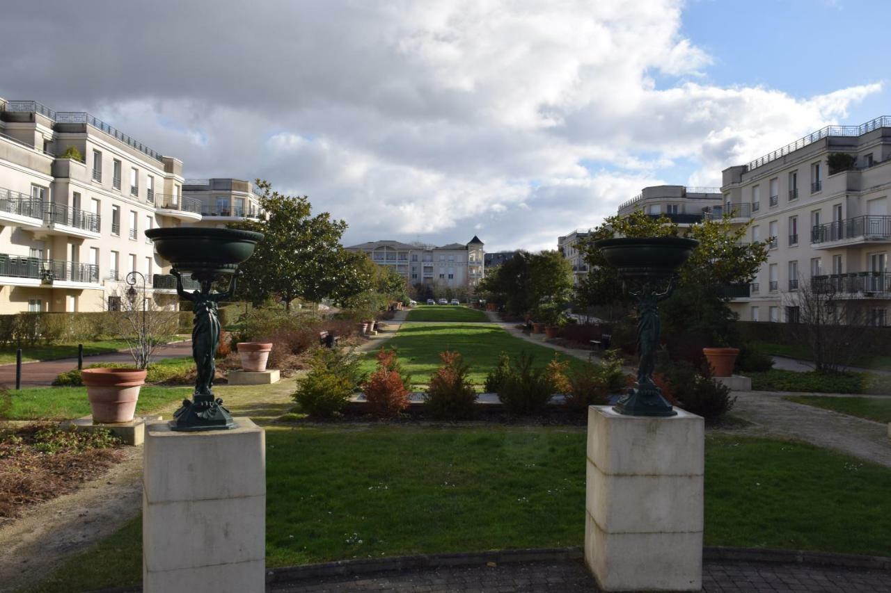 Appartement Avec Rez De Jardin A Disneyland Montévrain Eksteriør billede