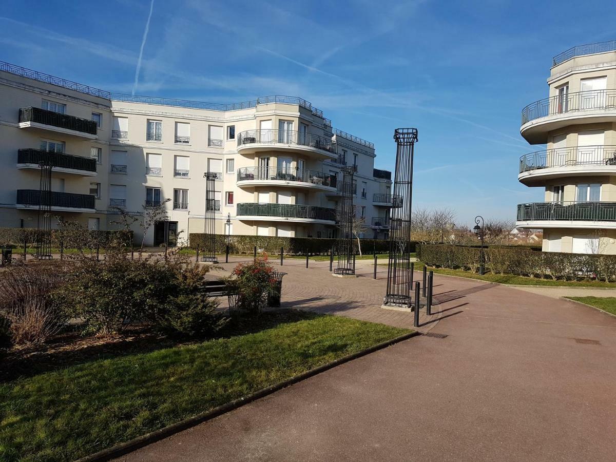 Appartement Avec Rez De Jardin A Disneyland Montévrain Eksteriør billede