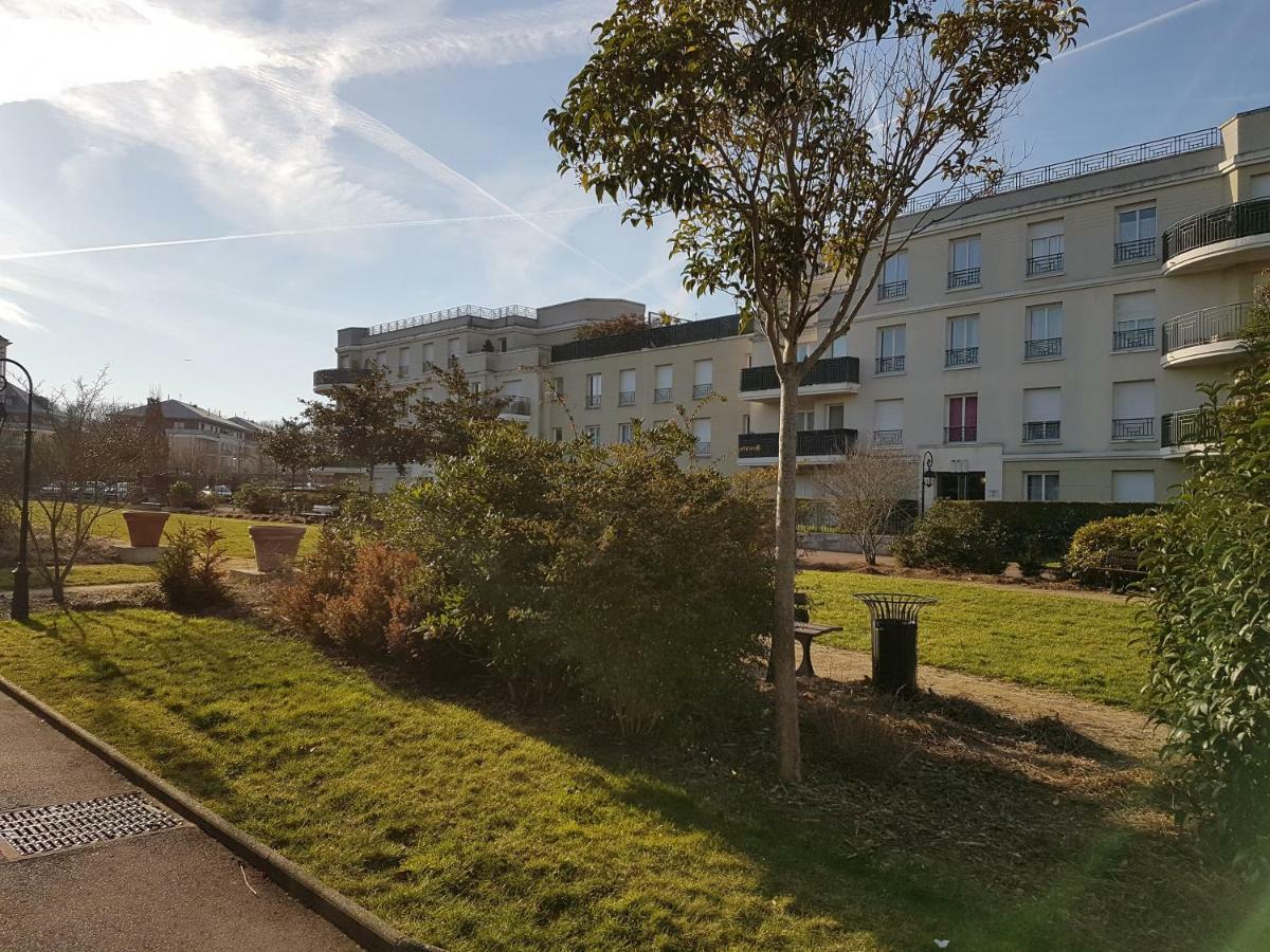 Appartement Avec Rez De Jardin A Disneyland Montévrain Eksteriør billede