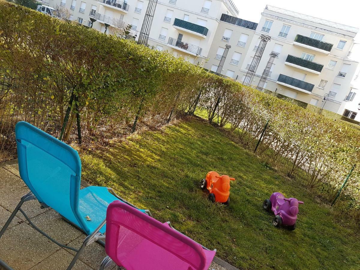 Appartement Avec Rez De Jardin A Disneyland Montévrain Eksteriør billede